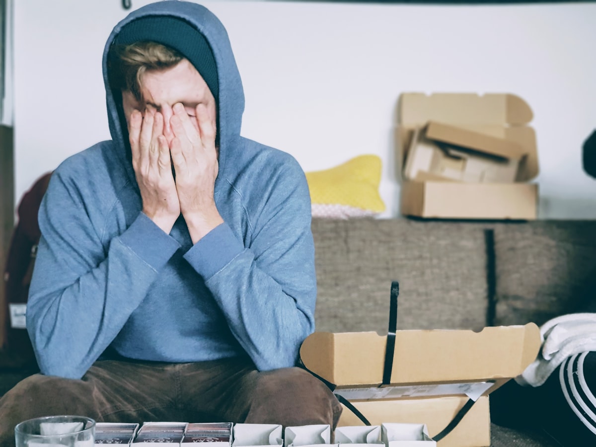 Personne ressentant la fatigue de l'épuisement professionnel